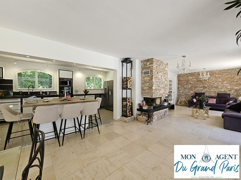 Maison - 250 m² - 8 pièces