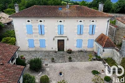 Maison - 240 m² - 7 pièces