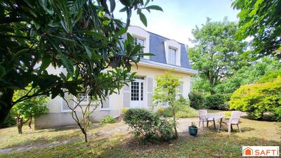 Maison - 181 m² - 9 pièces