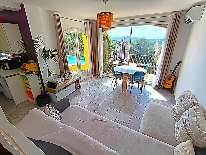 Villa - 225 m² - 9 pièces