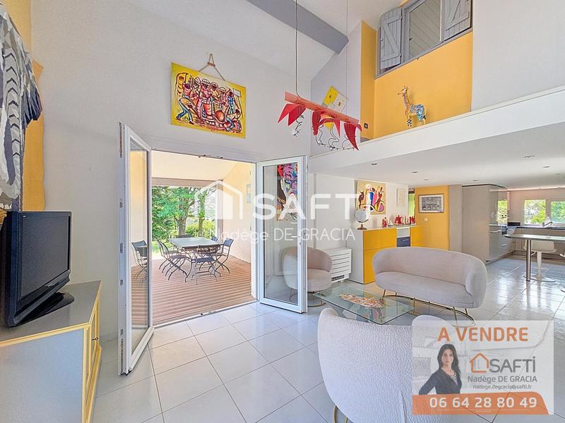 Maison - 263 m² - 7 pièces