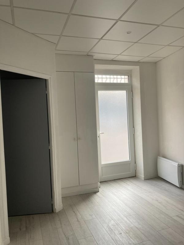 Local d'activité / Entrepôt - 86 m² - 6 pièces