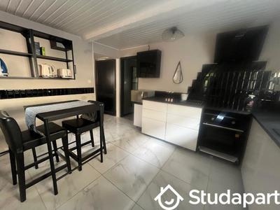 Chambre - 11 m² - 1 pièce