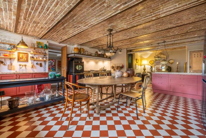 Studio - 185 m² - 5 pièces