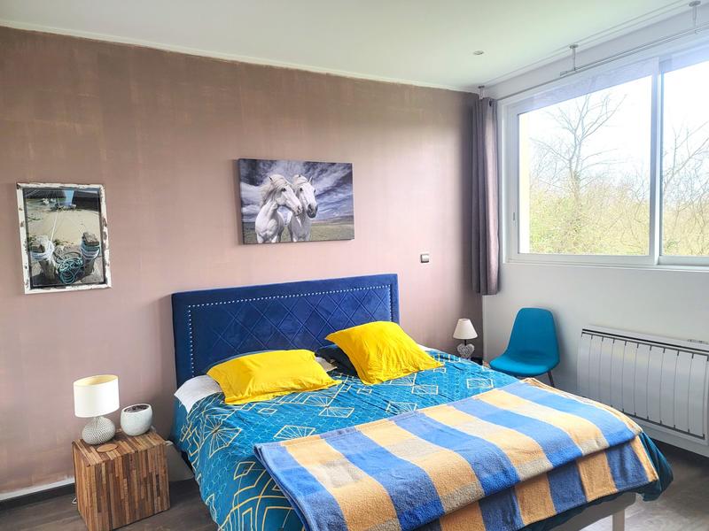 Maison - 1 700 m² - 75 pièces