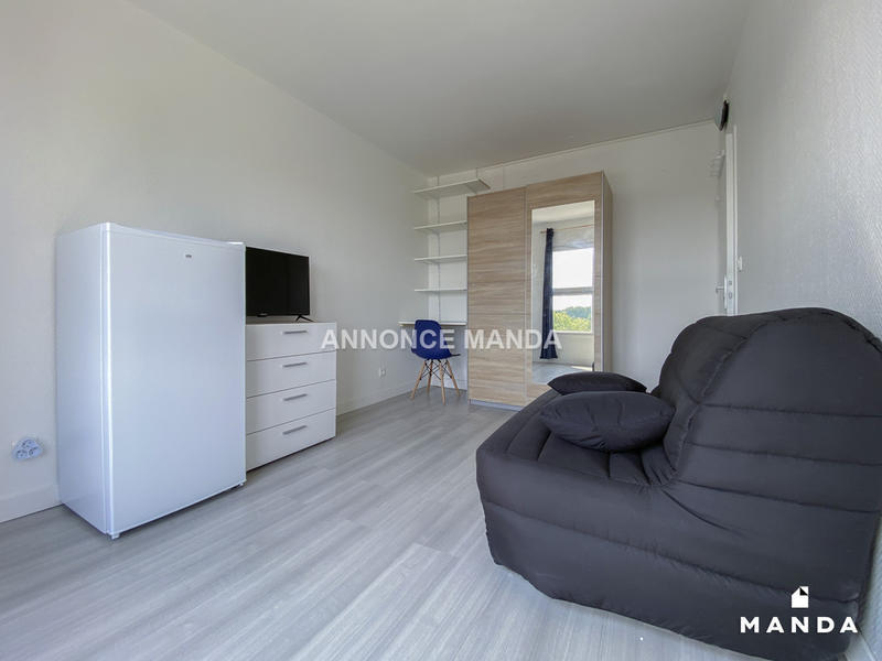 Chambre - 10 m² - 7 pièces