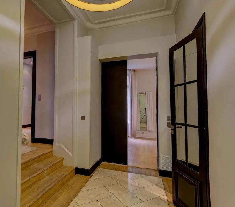 Appartement - 223 m² - 7 pièces