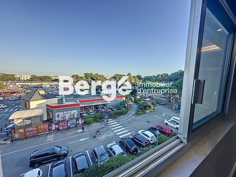 Bureau - 104 m² - 5 pièces