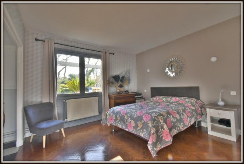 Maison - 266 m² - 9 pièces