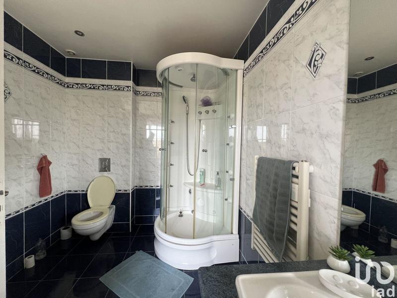 Maison - 230 m² - 9 pièces