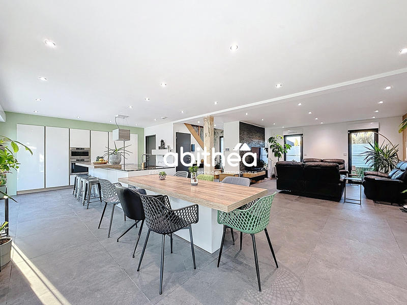 Maison - 176 m² - 8 pièces