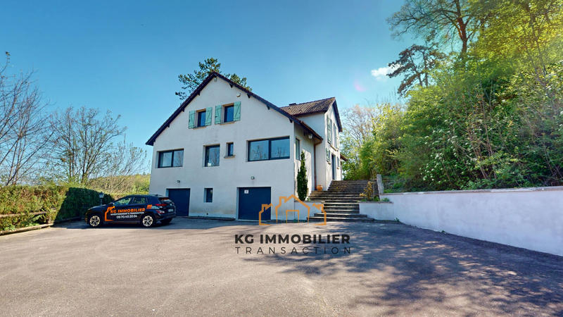 Maison - 370 m² - 15 pièces