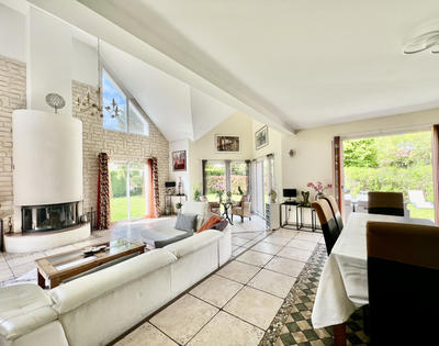 Maison - 221 m² - 8 pièces