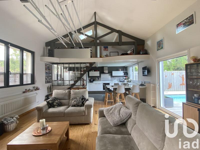 Maison - 210 m² - 7 pièces