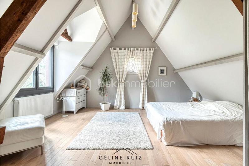 Propriété - 255 m² - 8 pièces