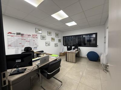 Local d'activité / Entrepôt - 225 m²