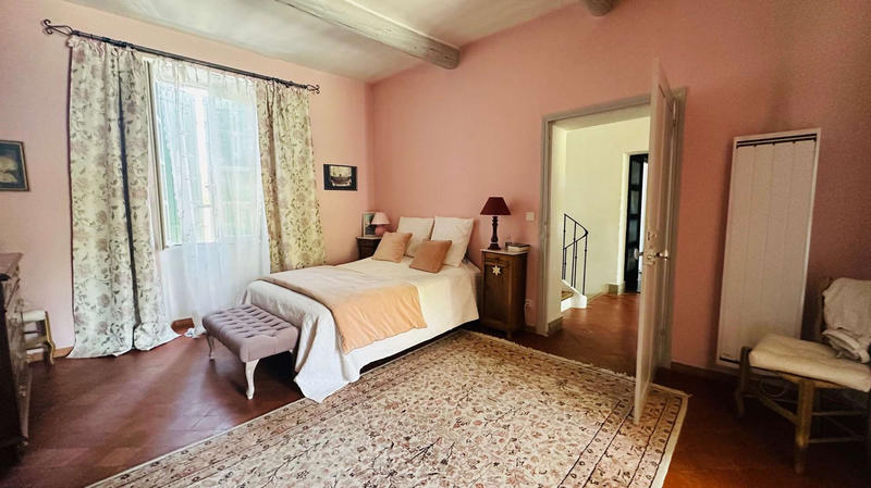 Maison - 300 m² - 9 pièces