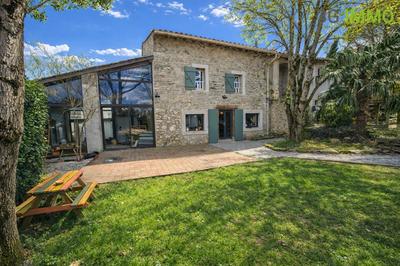 Corps de ferme - 210 m² - 8 pièces