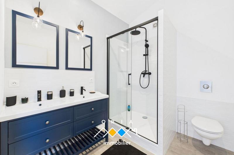 Demeure - 291 m² - 11 pièces