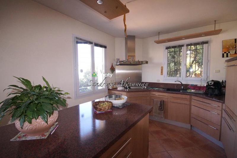 Maison - 104 m² - 5 pièces