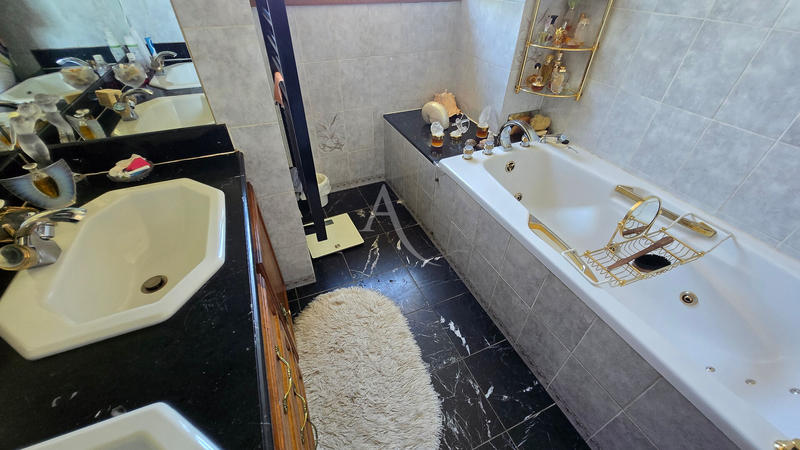 Maison - 150 m² - 7 pièces