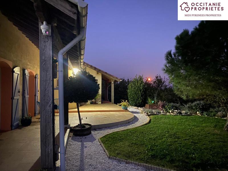 Propriété - 390 m² - 8 pièces