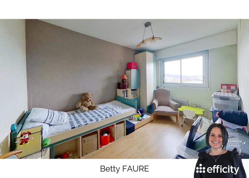 Appartement - 100 m² - 5 pièces