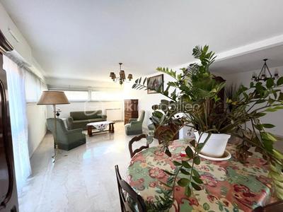 Appartement - 98 m² - 4 pièces