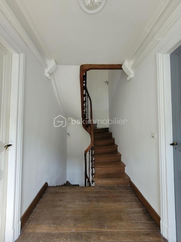 Maison - 304 m² - 11 pièces