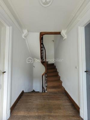 Maison - 304 m² - 11 pièces