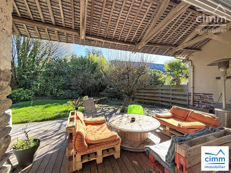 Maison - 202 m² - 7 pièces