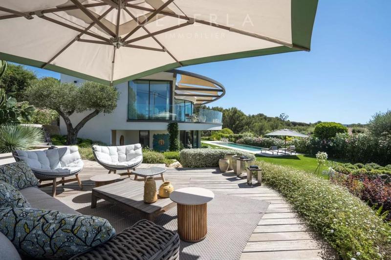 Propriété - 410 m² - 11 pièces