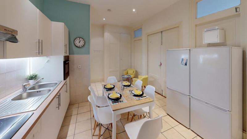 Chambre - 11 m² - 5 pièces