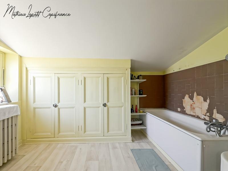 Maison - 280 m² - 11 pièces