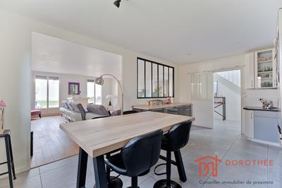 Maison - 227 m² - 8 pièces