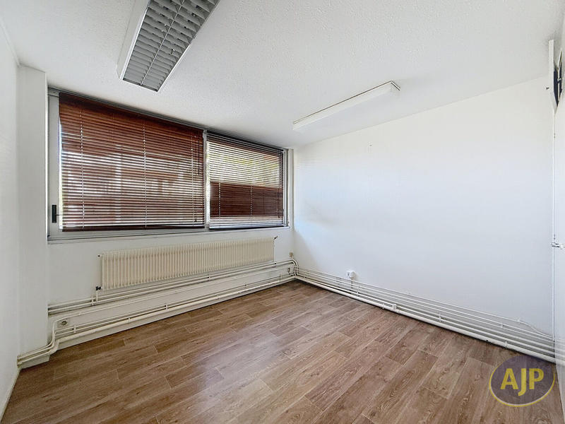 Bureau - 135 m² - 4 pièces