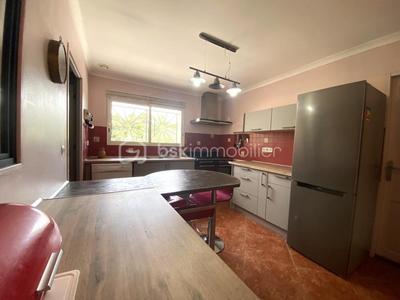 Propriété - 225 m² - 9 pièces