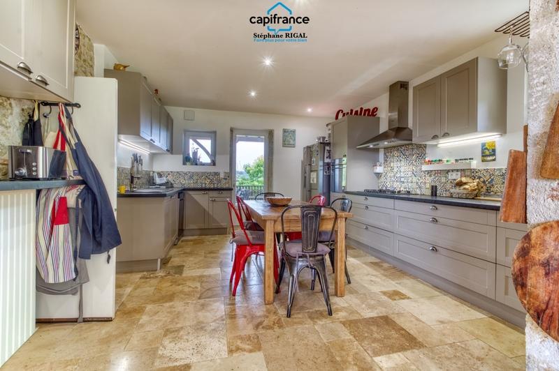 Propriété - 315 m² - 12 pièces