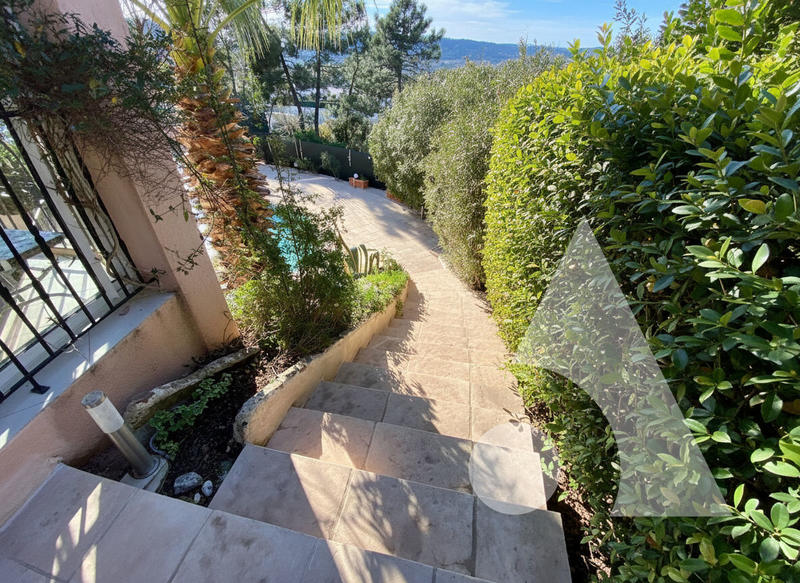 Maison - 214 m² - 7 pièces