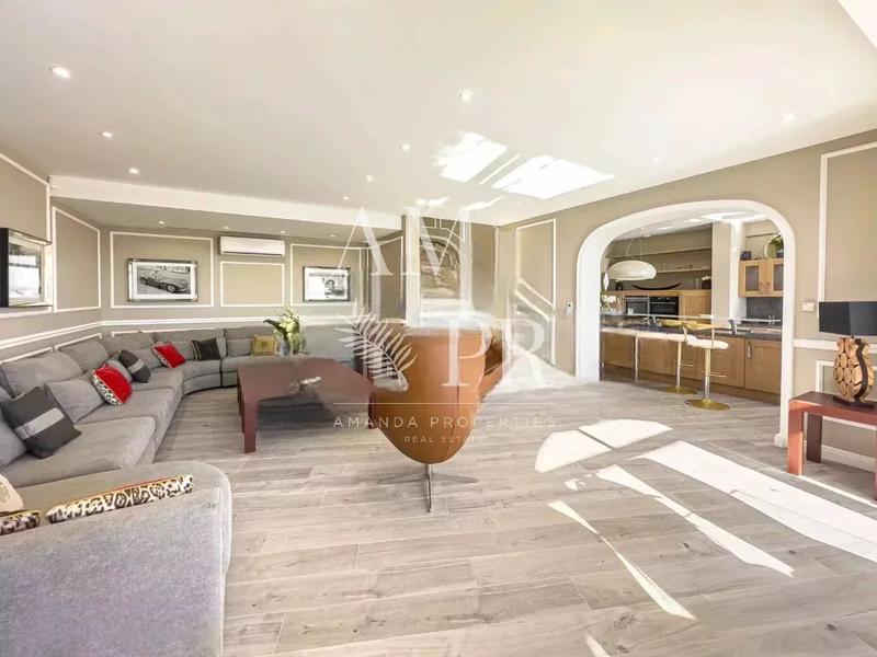 Villa - 319 m² - 5 pièces