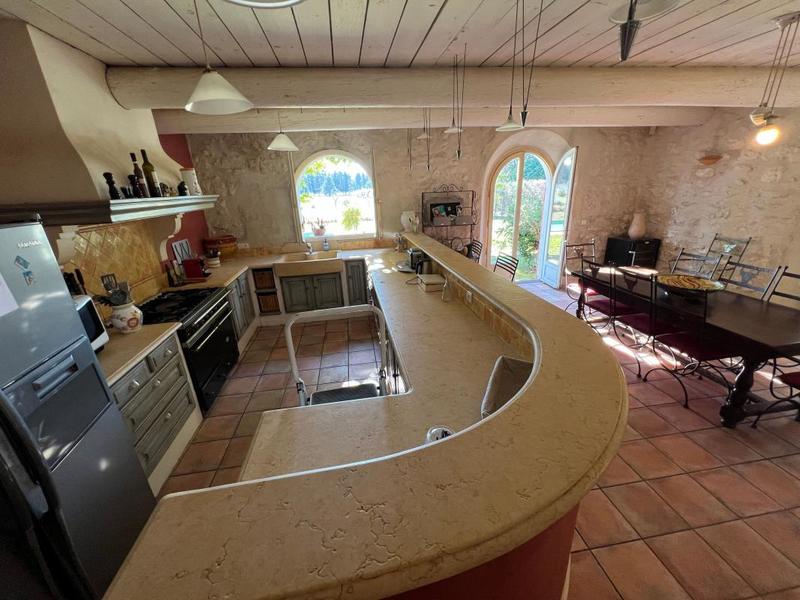 Maison - 275 m² - 6 pièces