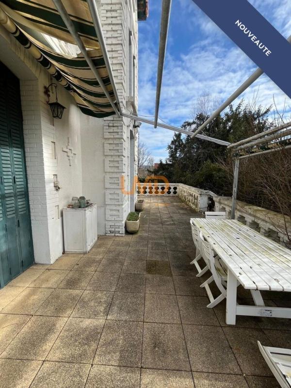 Maison - 274 m² - 9 pièces