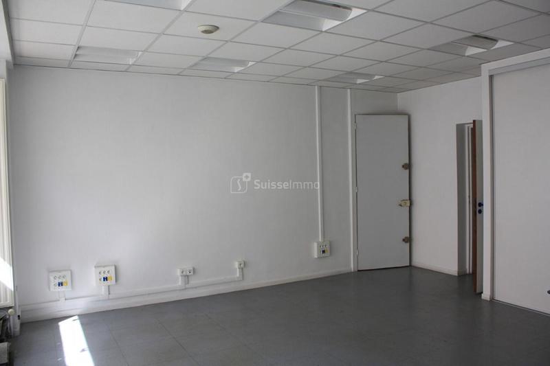 Local commercial - 73 m² - 4 pièces