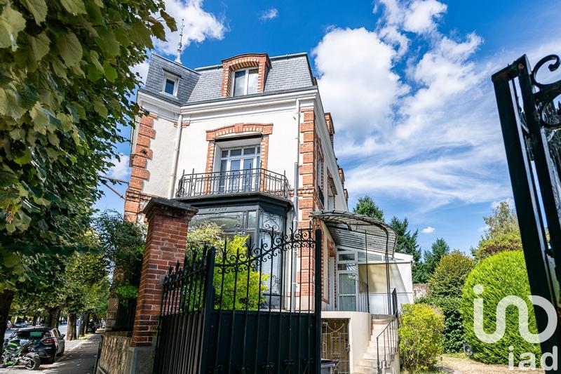 Maison - 370 m² - 17 pièces