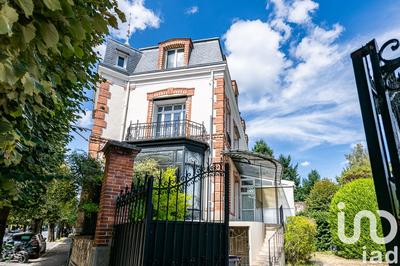 Maison - 370 m² - 17 pièces