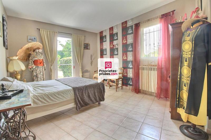 Maison - 230 m² - 8 pièces