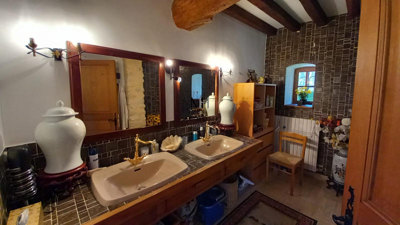 Maison - 360 m² - 8 pièces