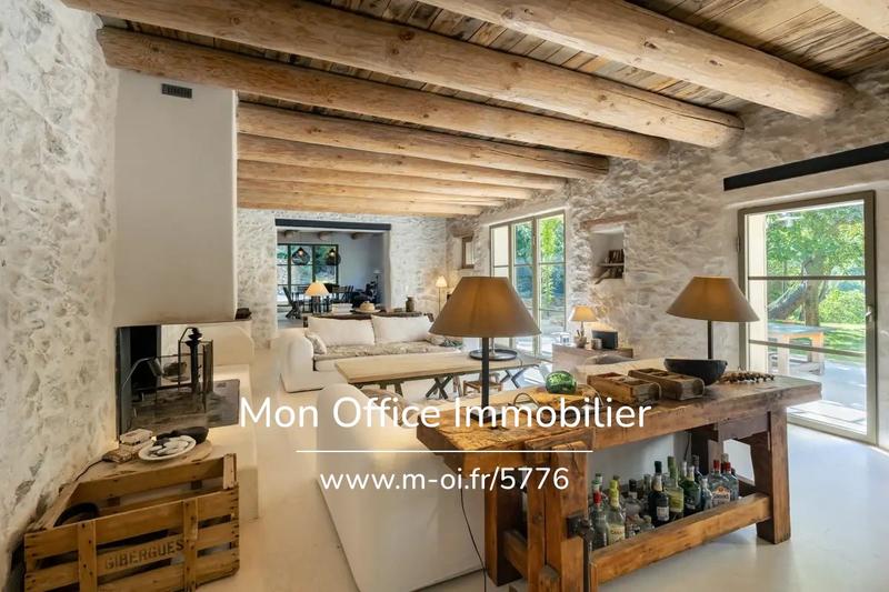Propriété - 475 m² - 10 pièces
