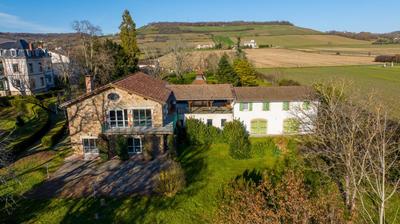 Maison - 3 512 m² - 48 pièces