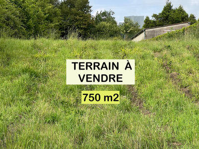 Terrain constructible - 750 m²